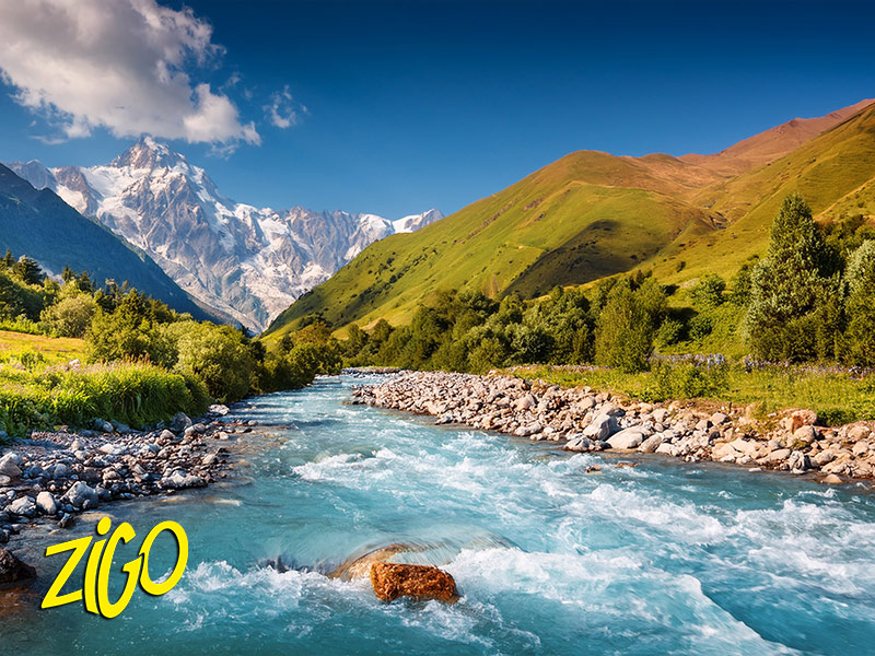 rivière turquoise de montagne