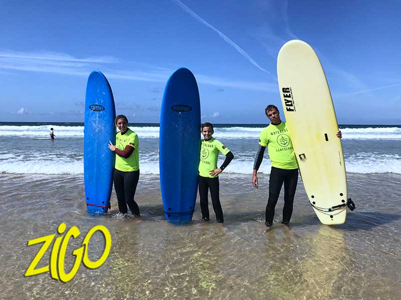 3 jeunes de Surf