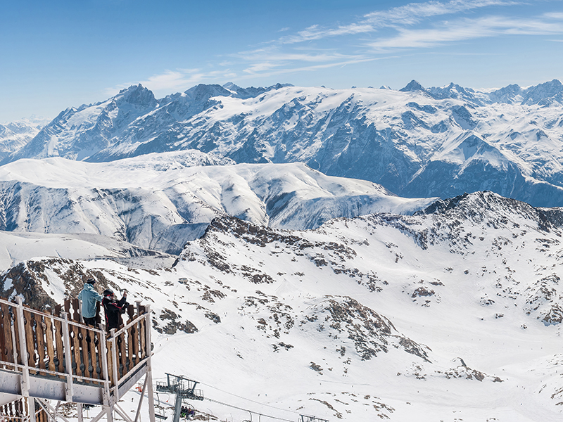 vue sur les monts alpins